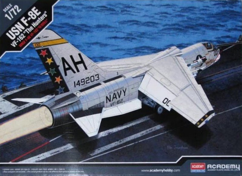 Academy 12521 - 1/72 USN F-8E VF-162 \'The Hunters\'