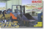 Aoshima #AO-48153 - No.5 Toyota L&F Geneo 20 (Counter Lift) & Russel Kit (Model Car)