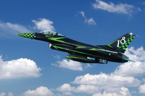 Italeri 1337 - 1/72 F-16 ADF/AM Special colors