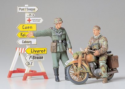 Tamiya 35241 - 1/35 German Motorcycle Orderly Set WWII