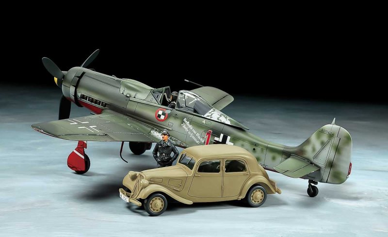 Tamiya 25213 - 1/48 Focke-Wulf Fw190 D-9 JV44 & Citroen 11CV Staff Car Set