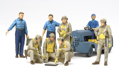 Tamiya 61107 - WWII US Navy Pilots w/Moto Tug